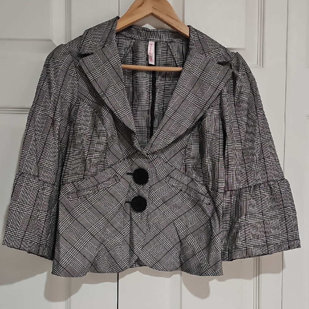 🖤 Xhilaration Plaid Cropped Blazer – Size Medium
